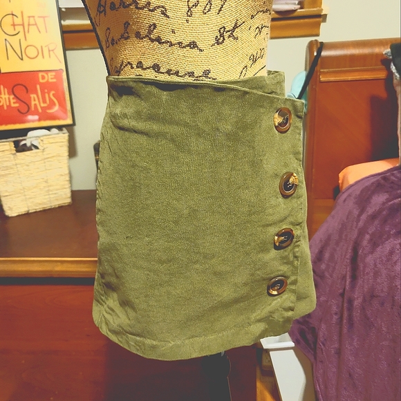 {Fashion On Earth}🪷Corduroy Mini, Size M - Picture 8 of 8